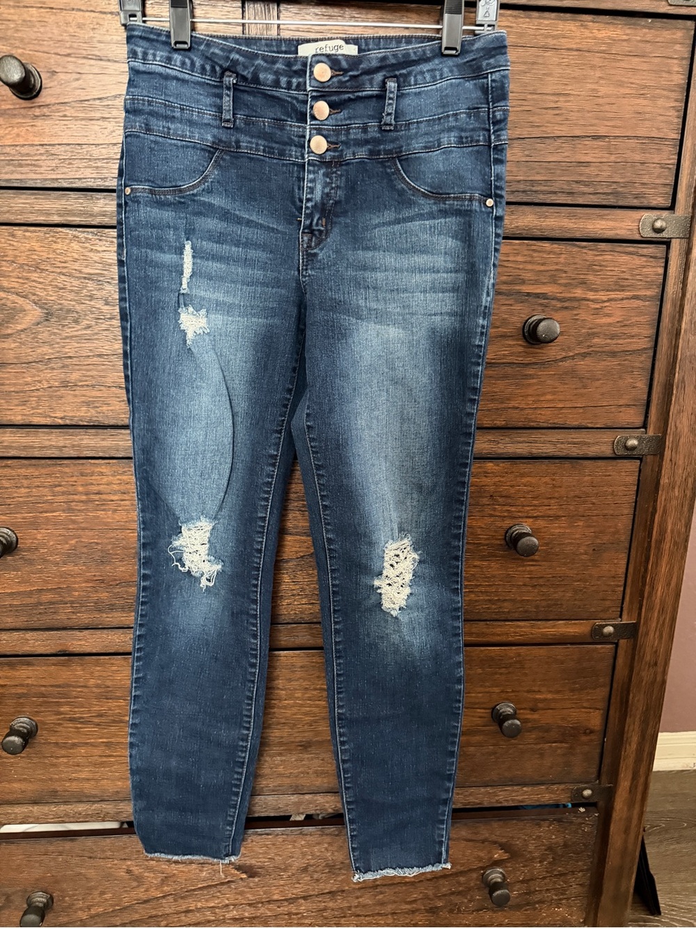 refuge Distressed Skinny Jeans in Dark Wash